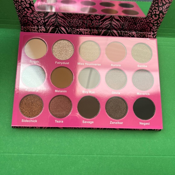 SASSY JONES EYESHA GLOW PALETTE - Picture 5 of 10